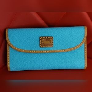 Dooney & Bourke Pebble Grain Continental Clutch